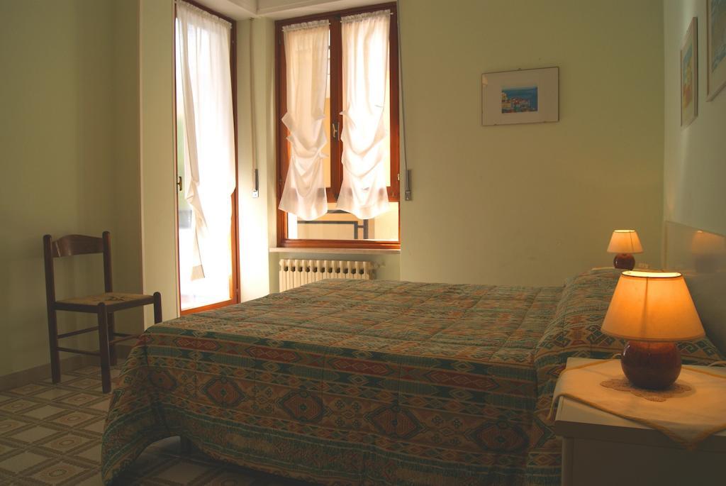 Apartamento La Terrazza Tra Pini E Mare San Bartolomeo Al Mare Habitación foto